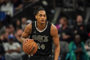 世俱杯投注APP-支撑！瓦塞尔上半场12中5&amp;三分7中3得到13分 全队唯一得分上双