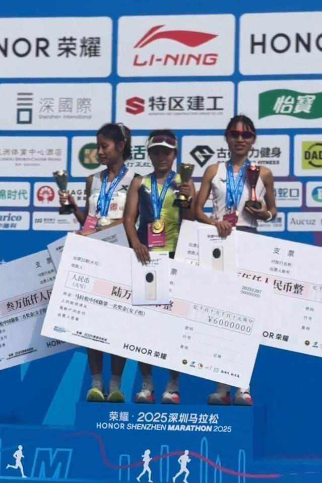 世俱杯买球官网-“最快女护士”张水华深圳马拉松再登领奖台，近50天5次参赛，获得超20万元奖金