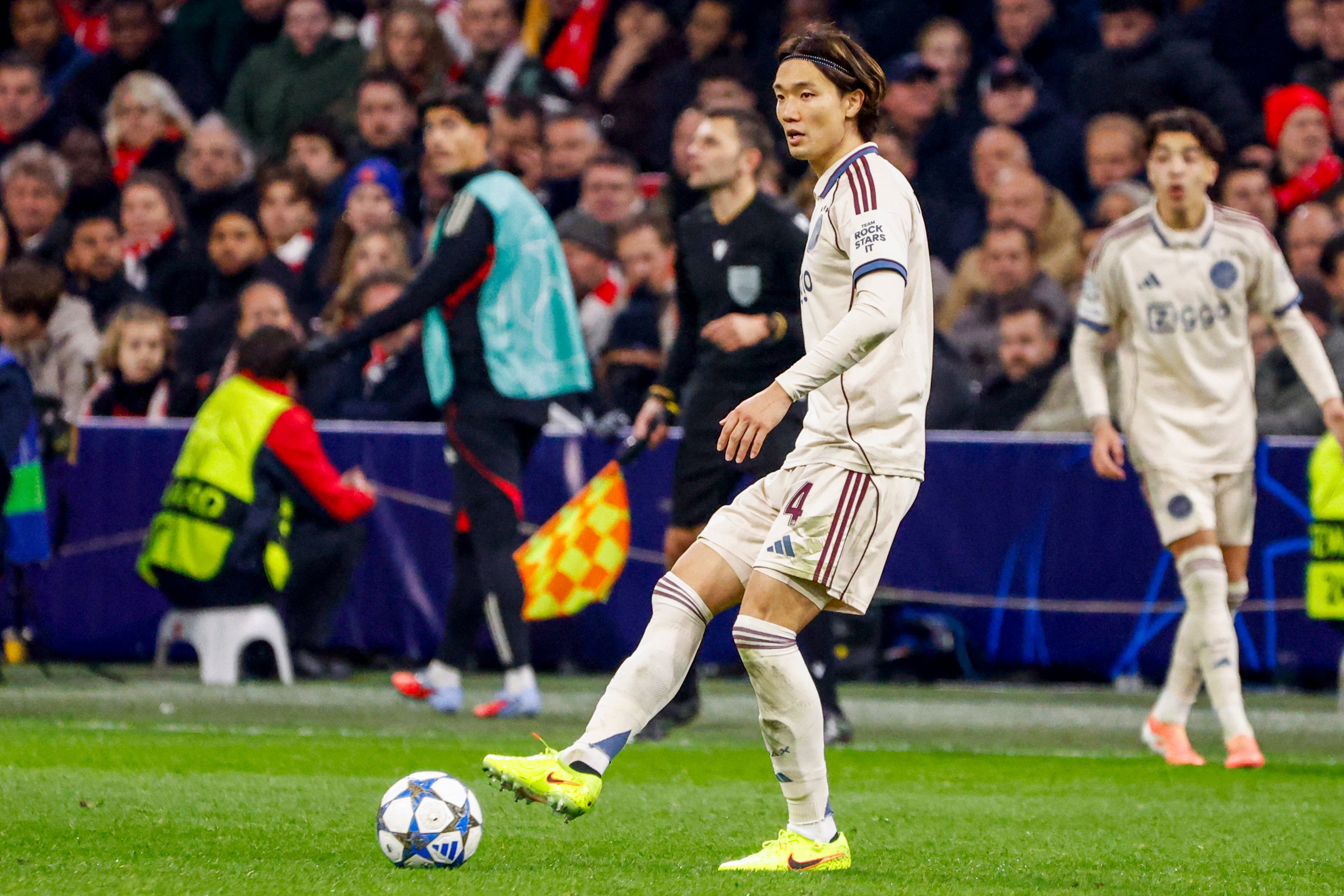 世俱杯买球APP-图片报：门兴冬窗因资金问题未能签回板仓滉，夏窗会继续尝试