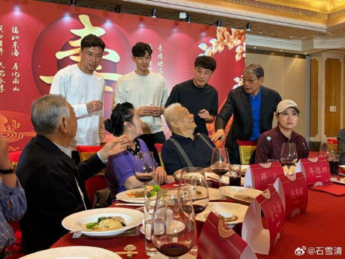 世俱杯买球官网-石雪清：从七十年代徐根宝就为年老庆生，此恩情成中国足坛佳话